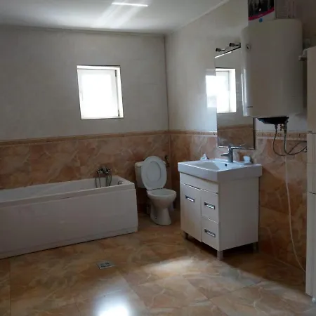 Casa Tin Ultracentral בית הארחה קוסטינסטי