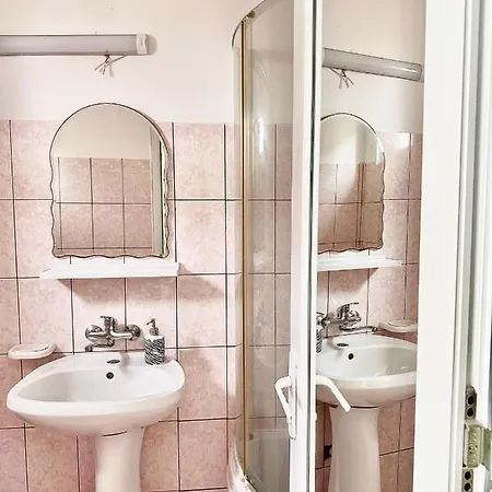 בית הארחה Casa Tin Ultracentral 3*